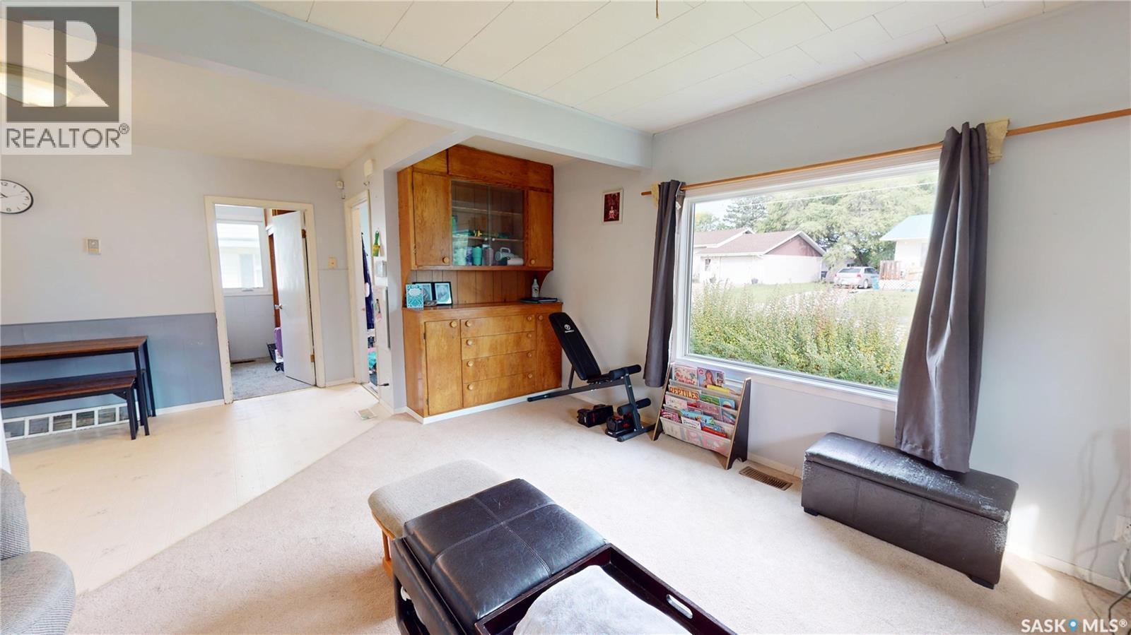 230 Railway Avenue W, Wawota, SK - Indoor