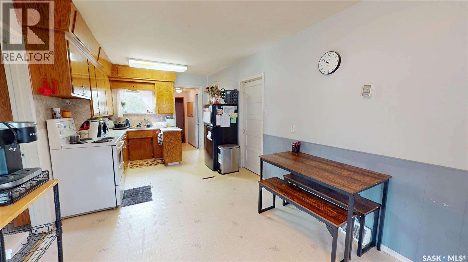 230 Railway Avenue W, Wawota, SK - Indoor Photo Showing Kitchen