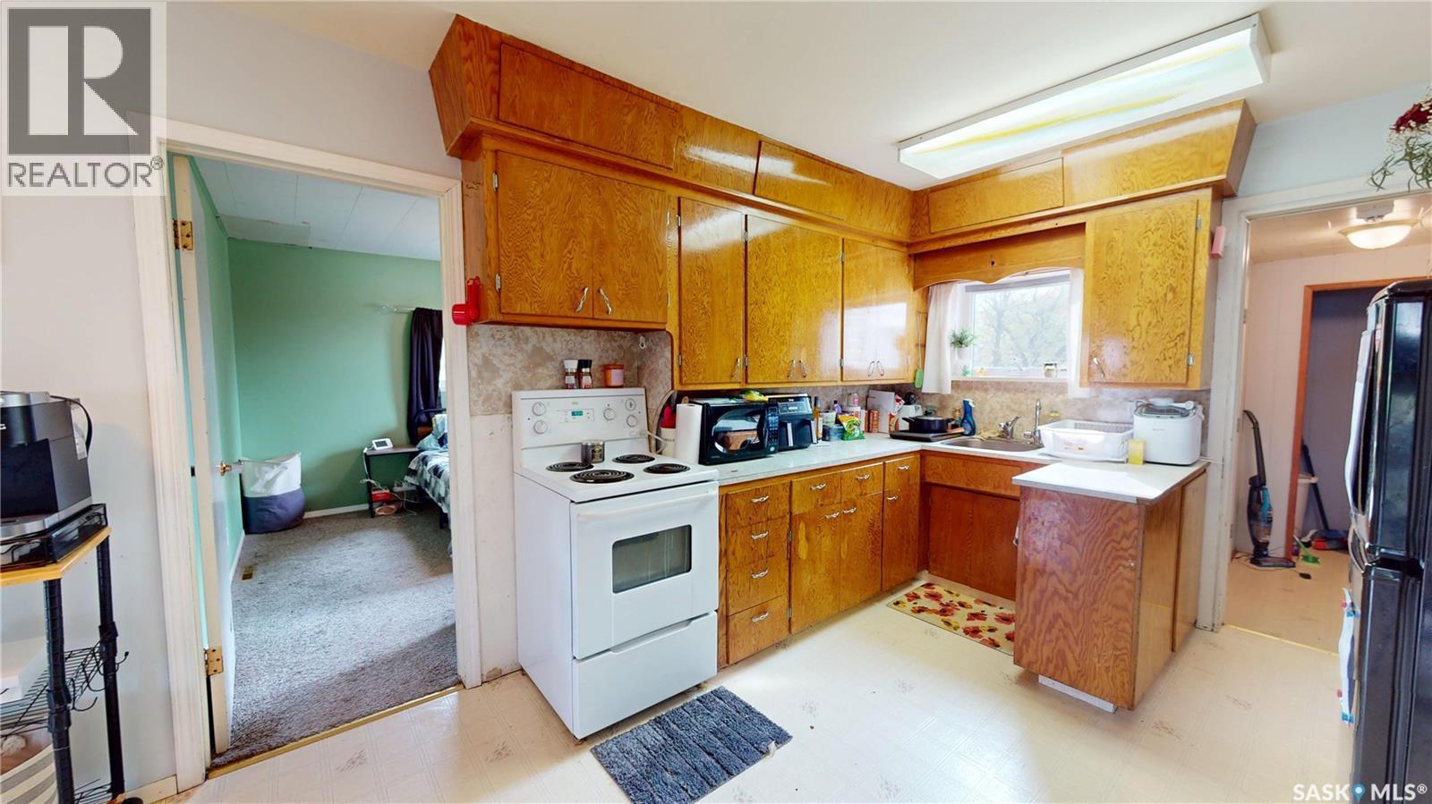 230 Railway Avenue W, Wawota, SK - Indoor Photo Showing Kitchen