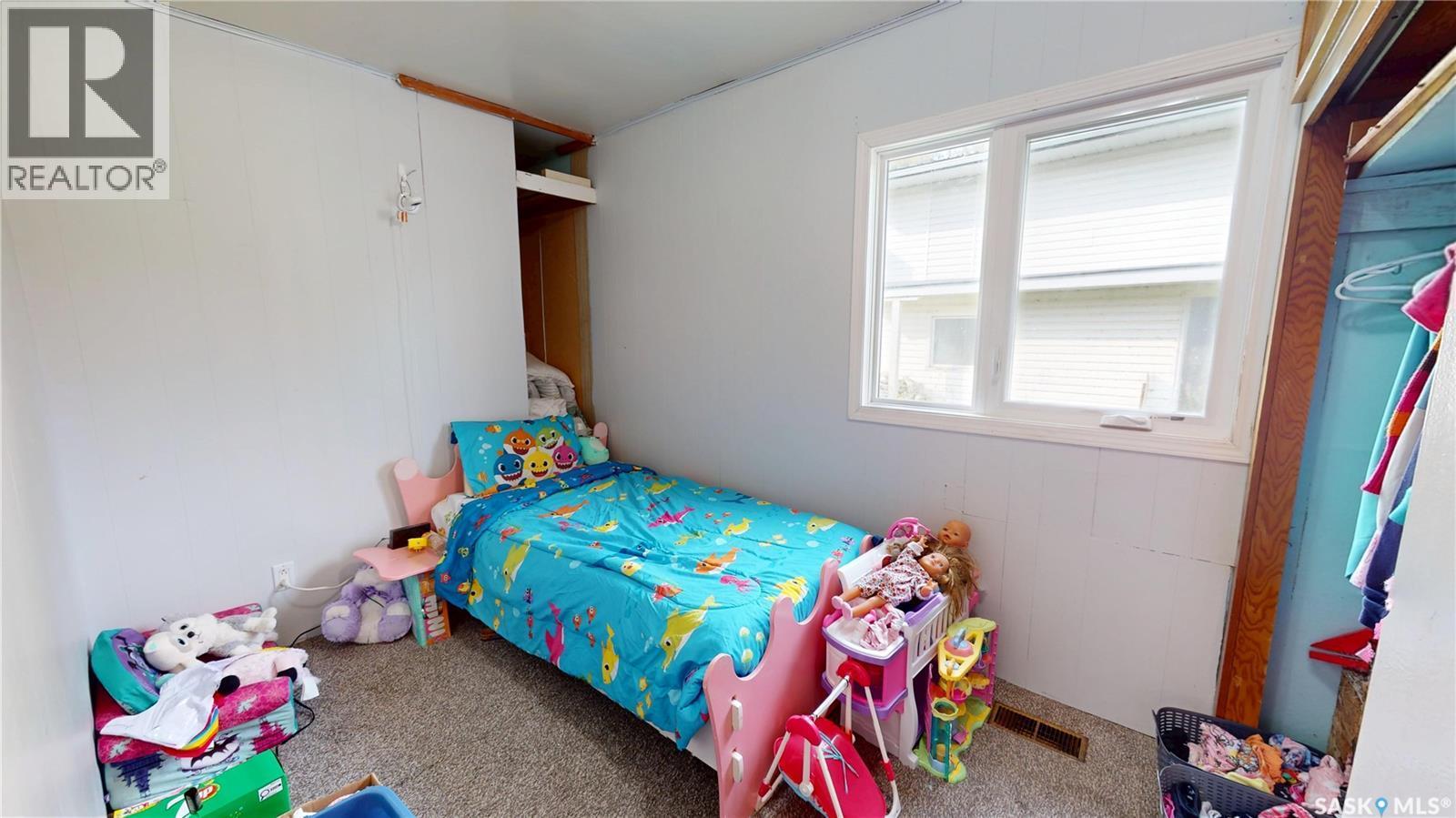 230 Railway Avenue W, Wawota, SK - Indoor Photo Showing Bedroom