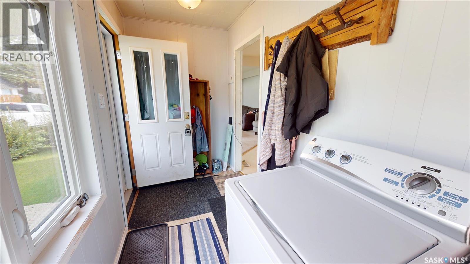 230 Railway Avenue W, Wawota, SK - Indoor Photo Showing Laundry Room