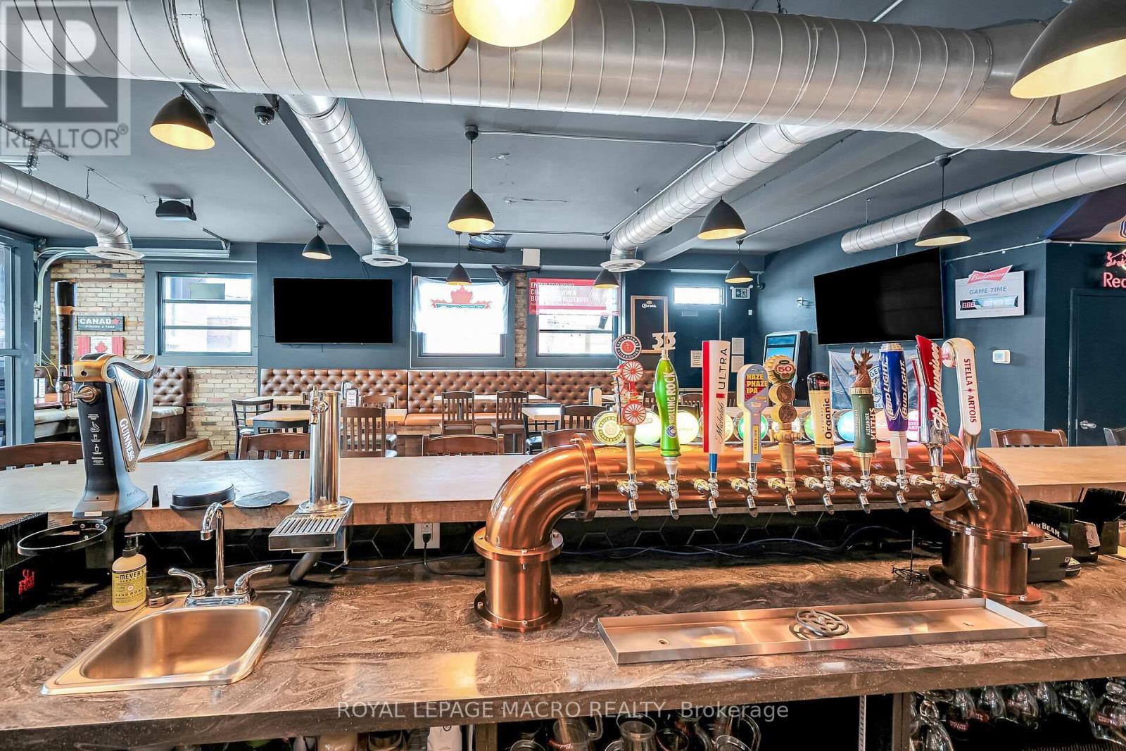 737 Barton Street E, Hamilton, ON