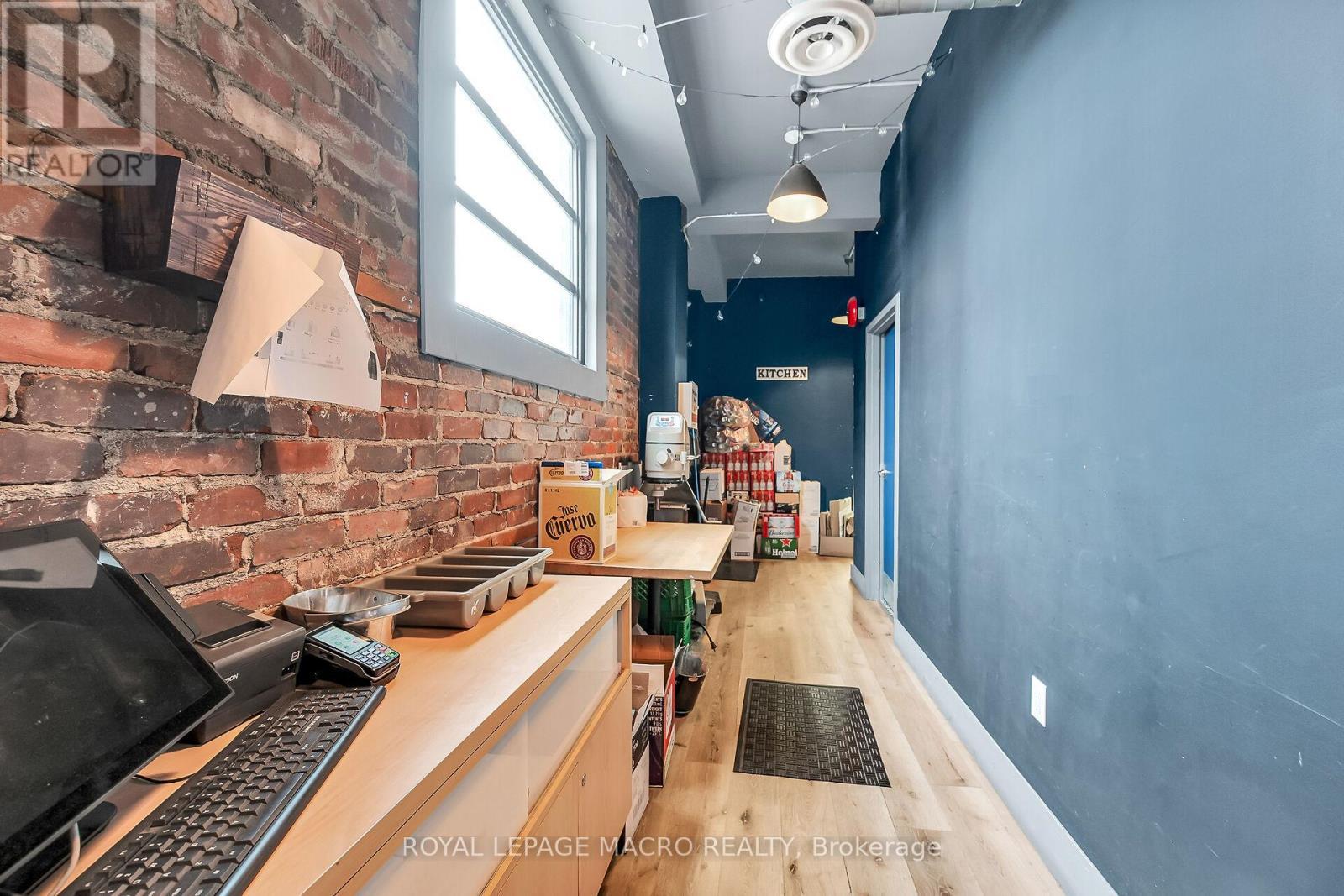 737 Barton Street E, Hamilton, ON