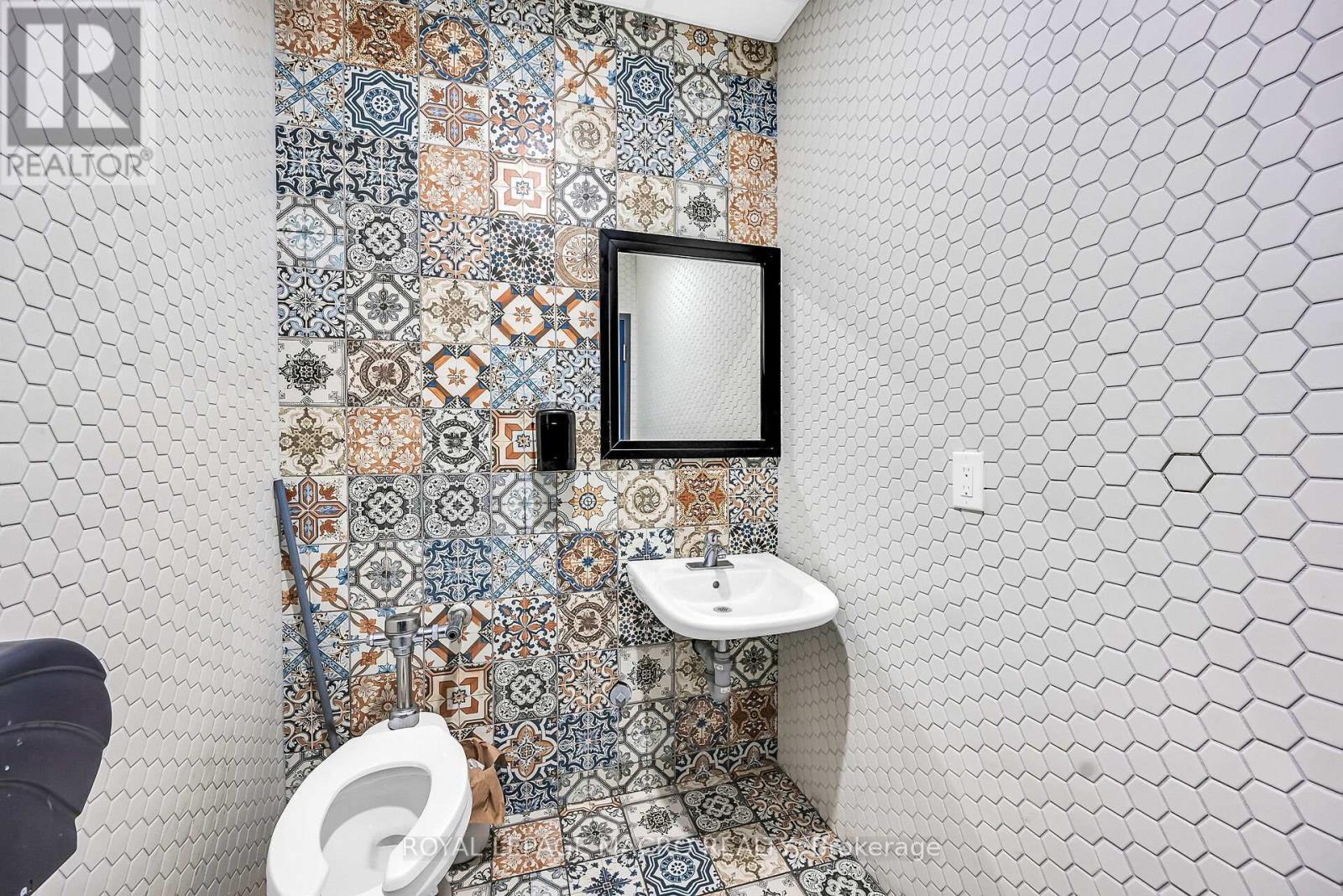 737 Barton Street E, Hamilton, ON