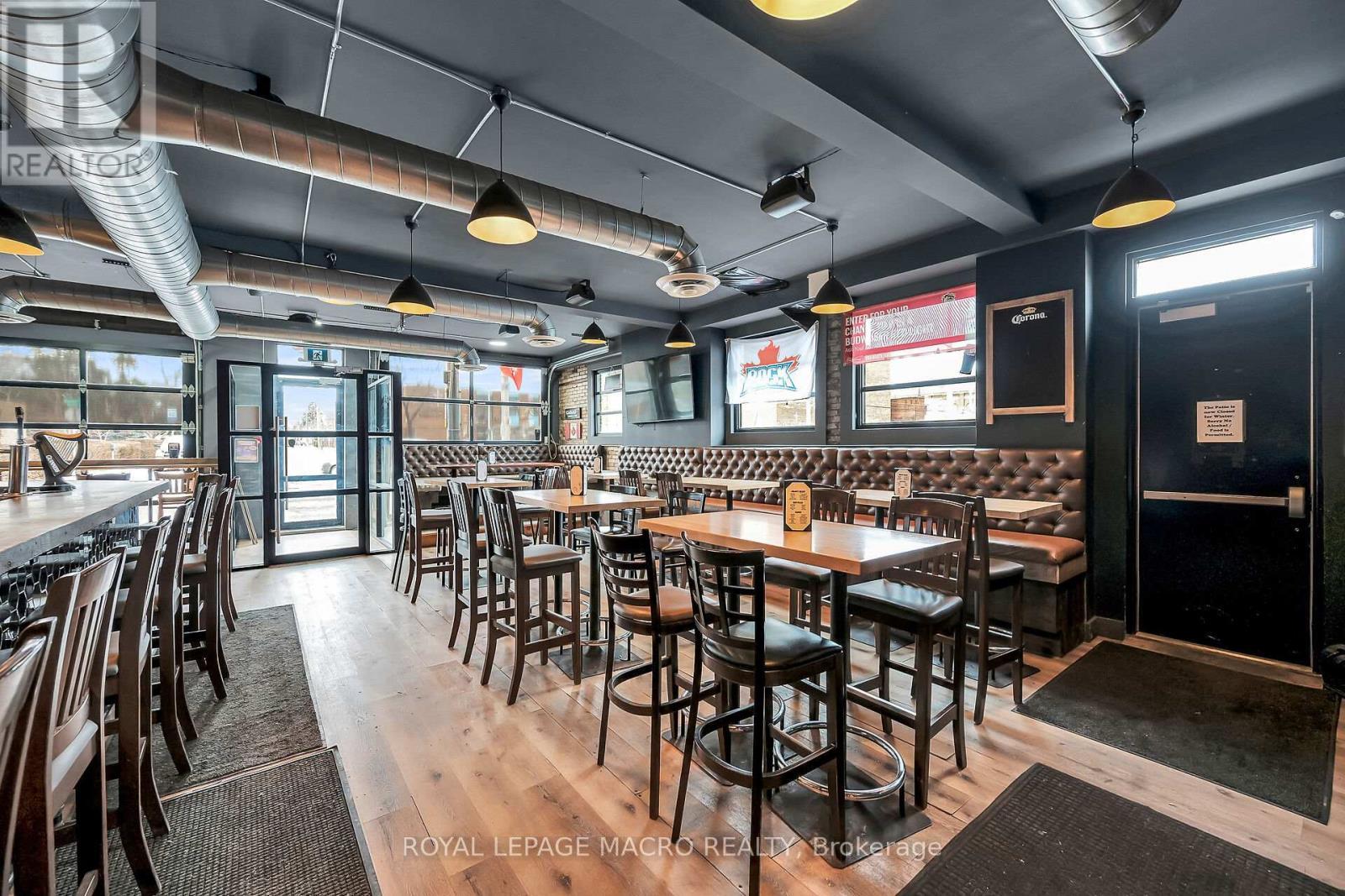 737 Barton Street E, Hamilton, ON