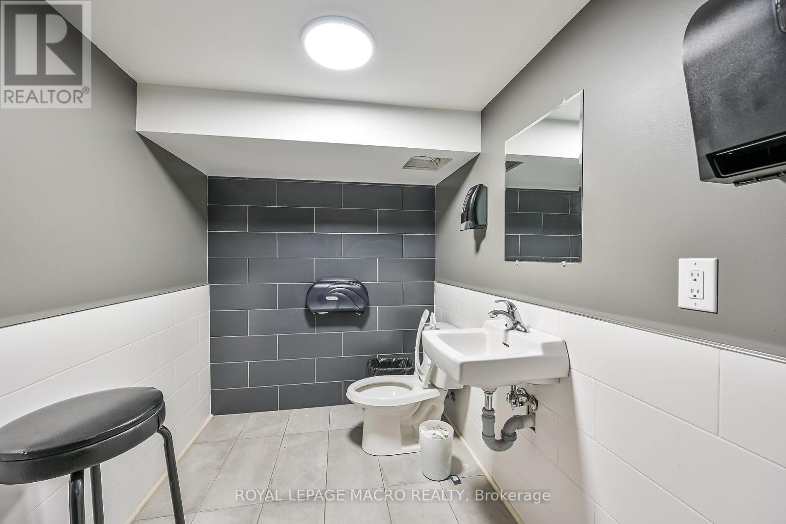 737 Barton Street E, Hamilton, ON