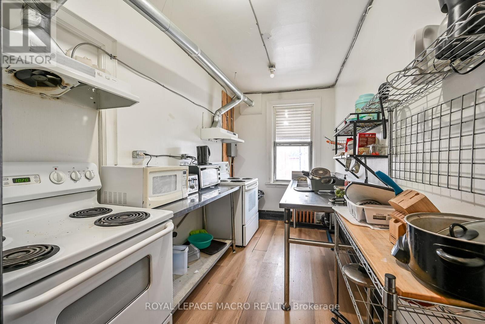 737 Barton Street E, Hamilton, ON