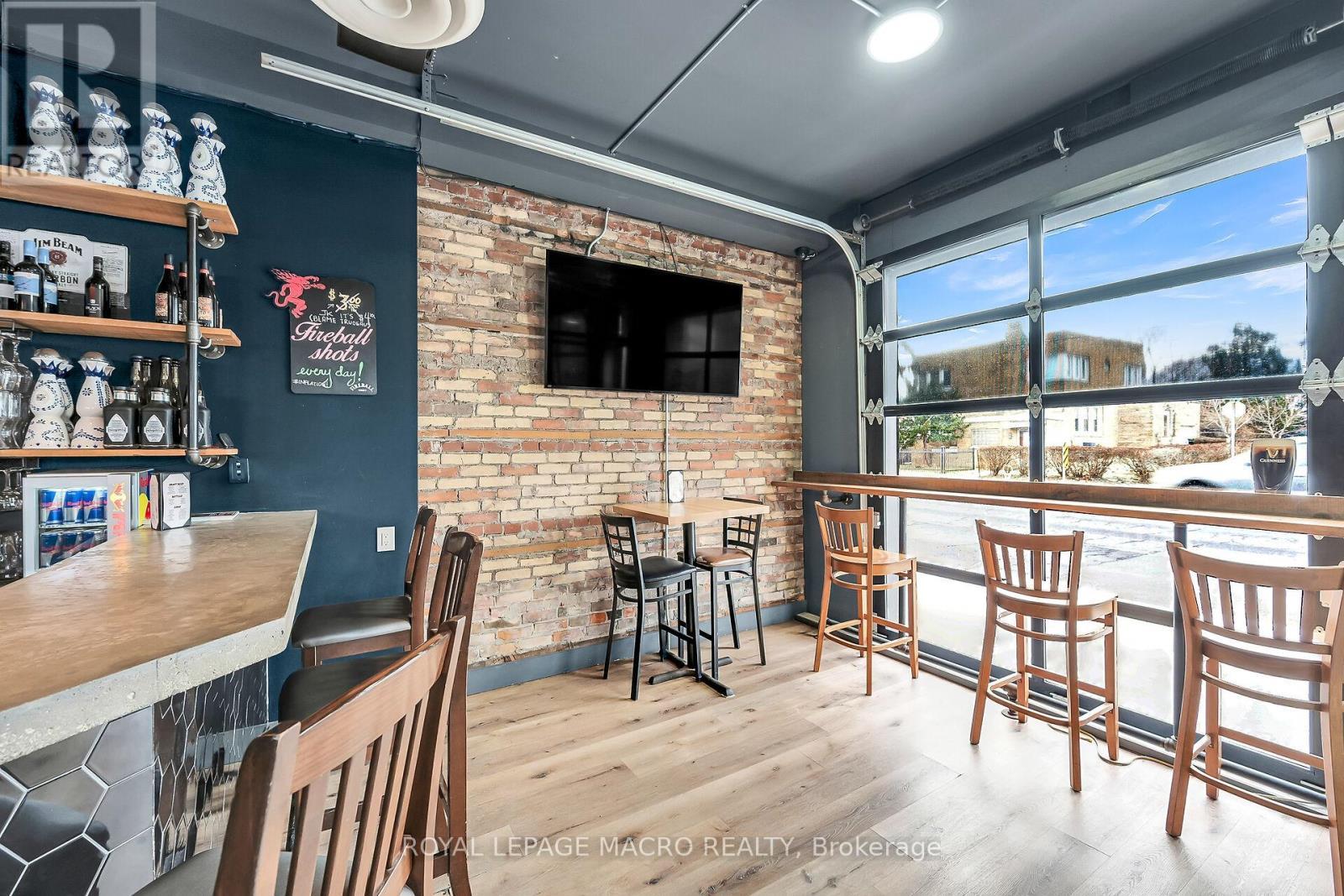 737 Barton Street E, Hamilton, ON