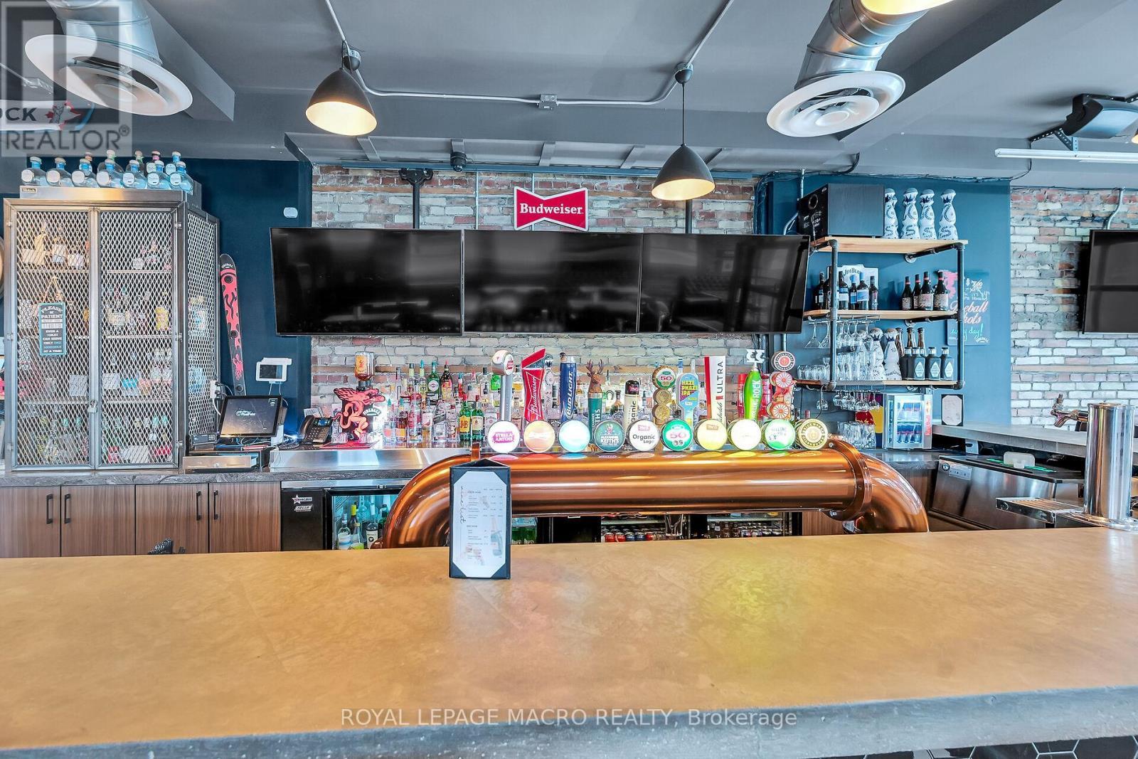 737 Barton Street E, Hamilton, ON