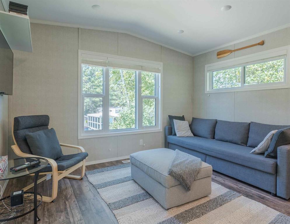 163 37116 37N (Park) Road N, Ste Anne Rm, MB - Indoor Photo Showing Living Room