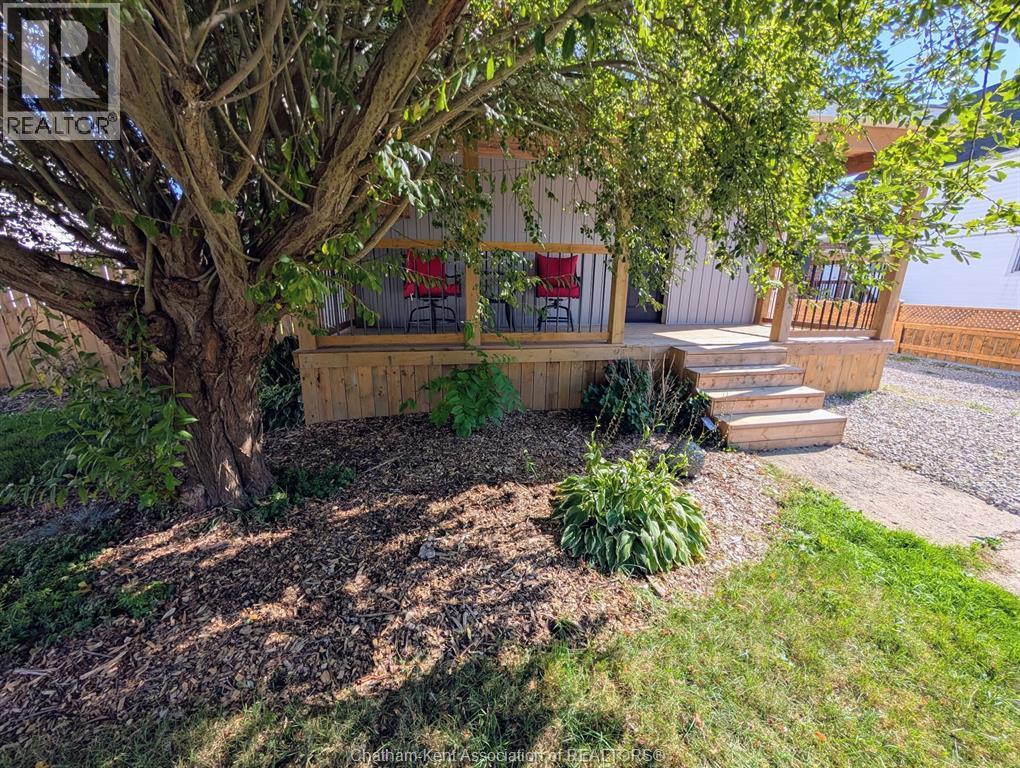 311 Gillard Street, Wallaceburg, ON - Outdoor With Deck Patio Veranda