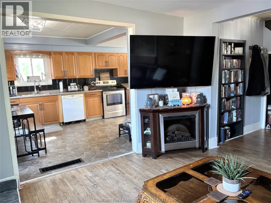 311 Gillard Street, Wallaceburg, ON - Indoor With Fireplace