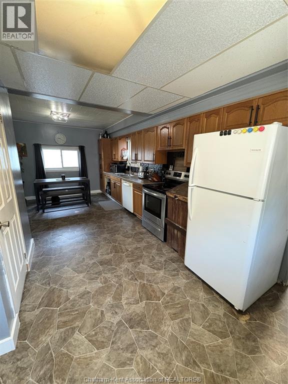 311 Gillard Street, Wallaceburg, ON - Indoor Photo Showing Kitchen