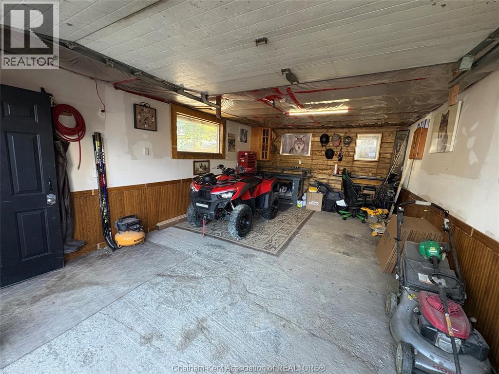 311 Gillard Street, Wallaceburg, ON - Indoor Photo Showing Garage