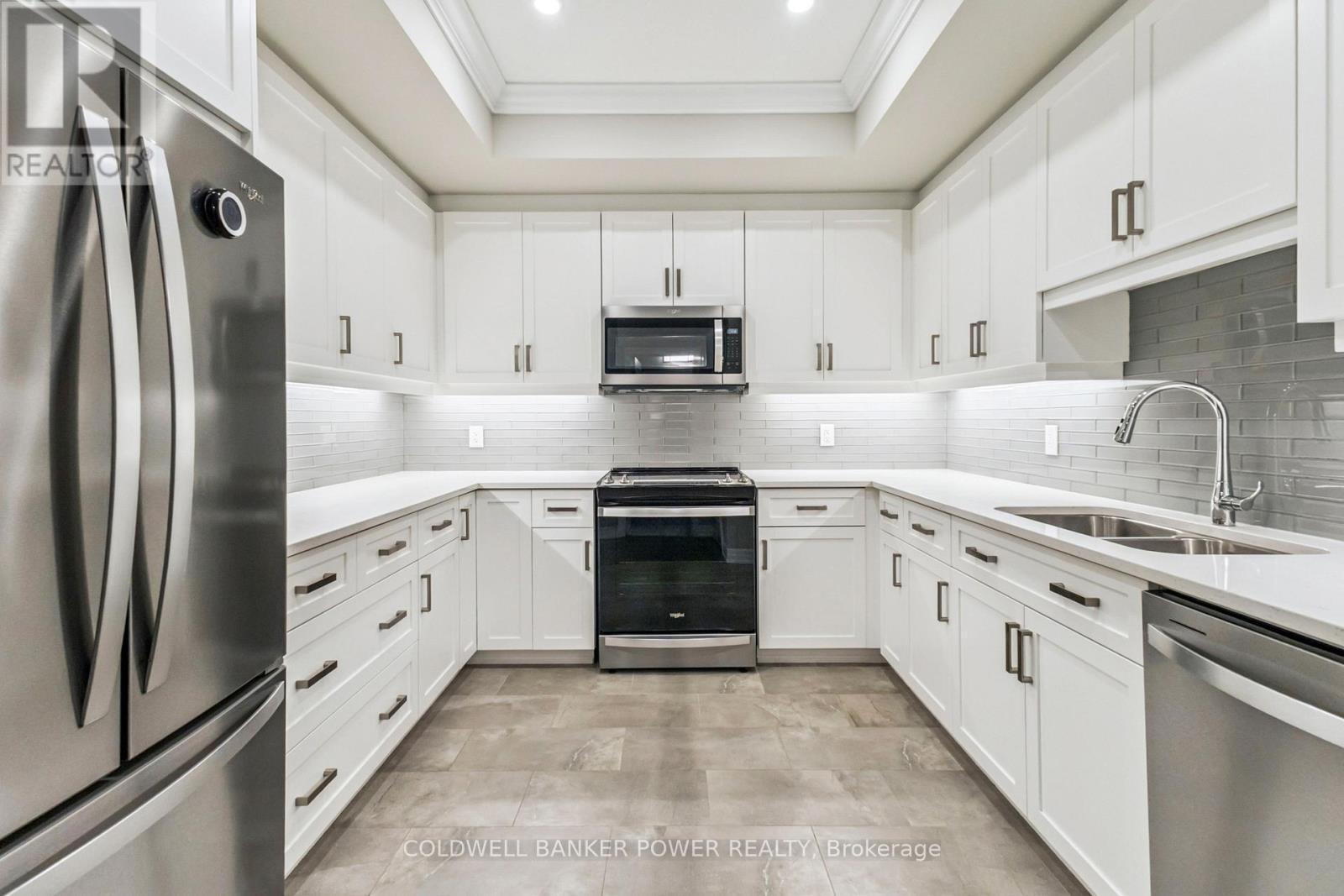 113 - 480 Callaway Road, London North (North R), ON - Indoor Photo Showing Kitchen With Double Sink With Upgraded Kitchen