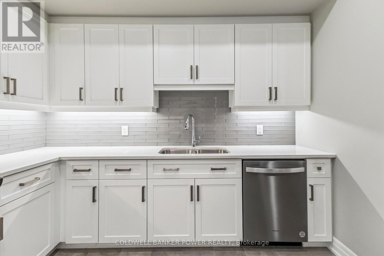 113 - 480 Callaway Road, London North (North R), ON - Indoor Photo Showing Kitchen With Double Sink With Upgraded Kitchen