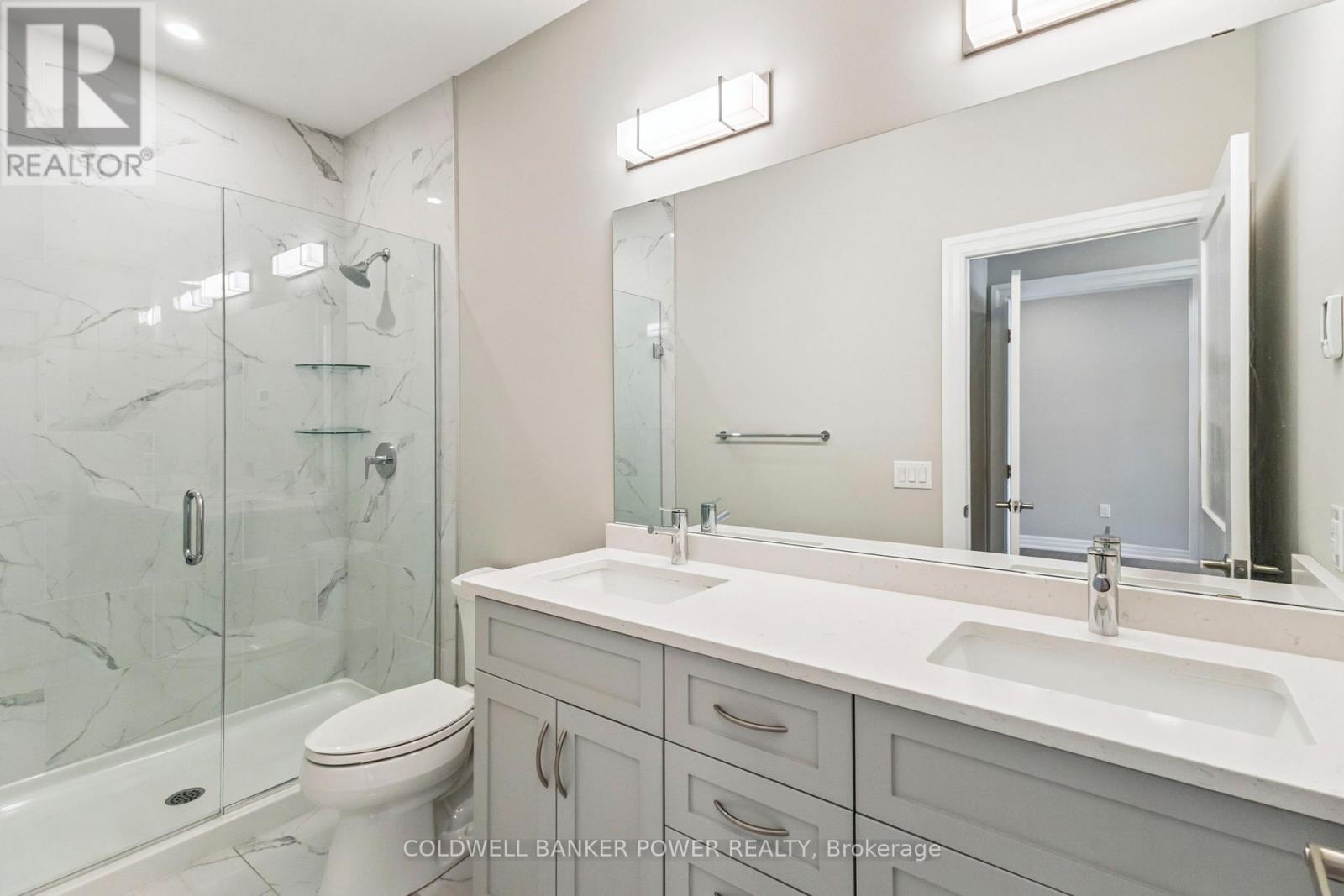 113 - 480 Callaway Road, London North (North R), ON - Indoor Photo Showing Bathroom