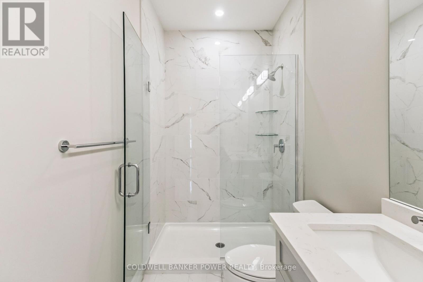 113 - 480 Callaway Road, London North (North R), ON - Indoor Photo Showing Bathroom