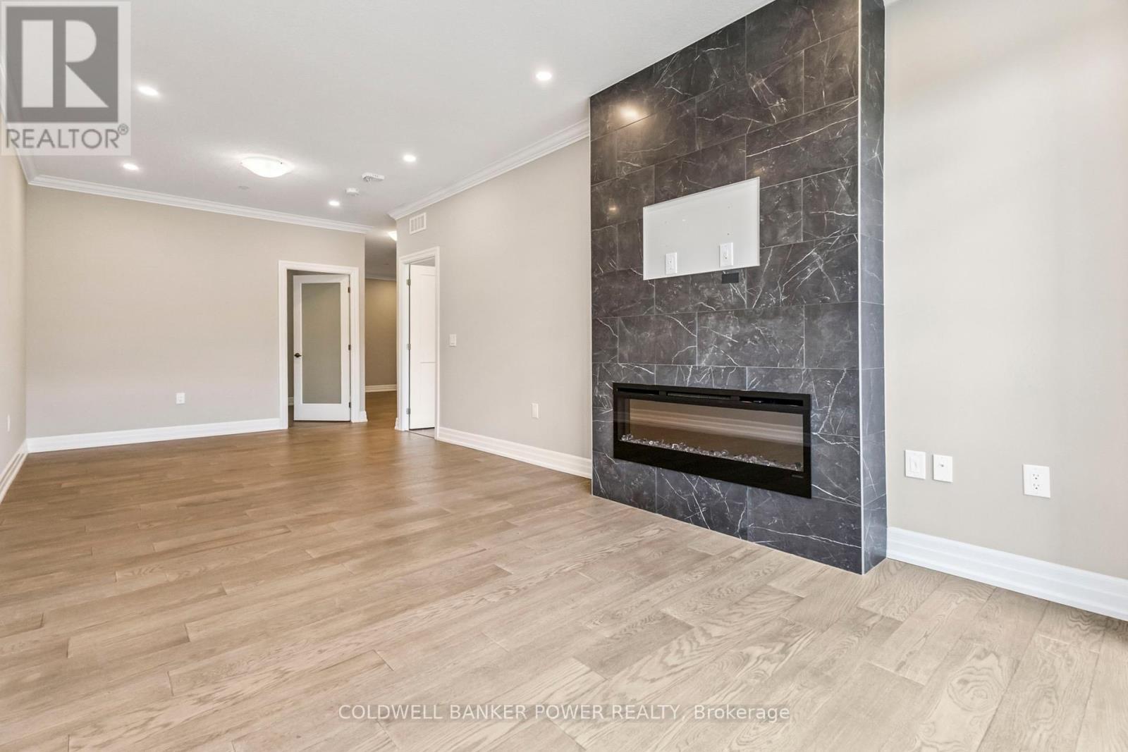 113 - 480 Callaway Road, London North (North R), ON - Indoor Photo Showing Living Room With Fireplace
