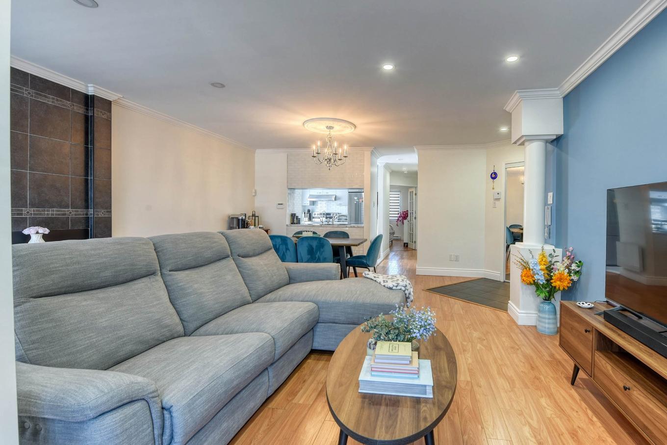 Living room - 201-542 Boul. Lavallée, Saint-Eustache, QC - Indoor Photo Showing Living Room