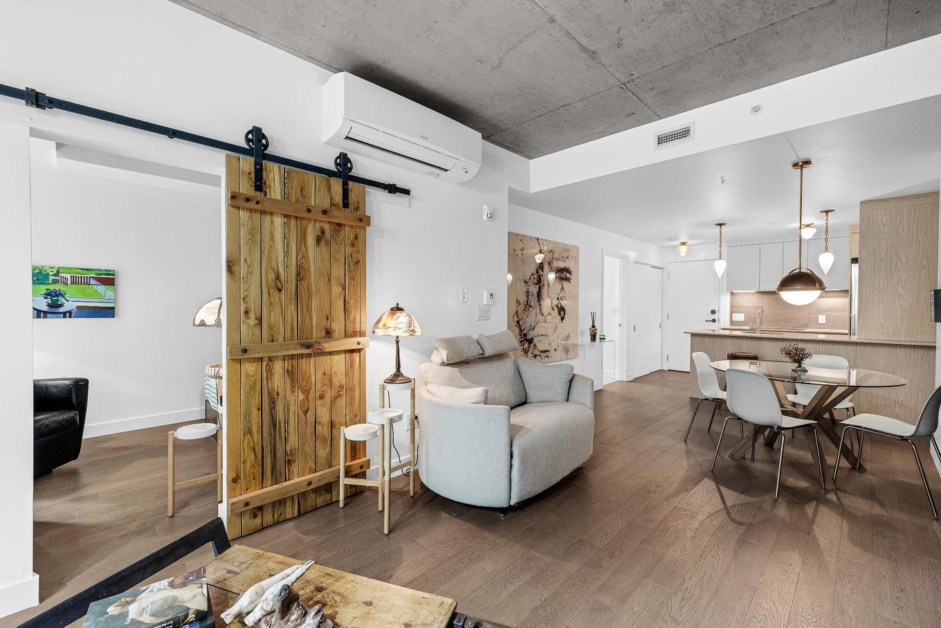 Living room - 218-1550 Rue Des Bassins, Montréal (Le Sud-Ouest), QC - Indoor Photo Showing Living Room