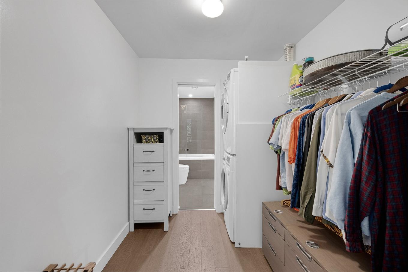 Walk-in closet - 218-1550 Rue Des Bassins, Montréal (Le Sud-Ouest), QC - Indoor With Storage