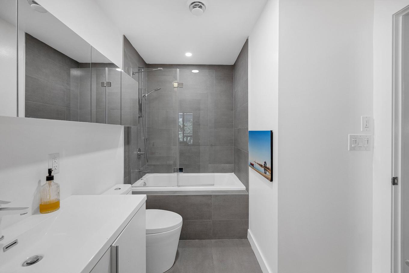 Bathroom - 218-1550 Rue Des Bassins, Montréal (Le Sud-Ouest), QC - Indoor Photo Showing Bathroom