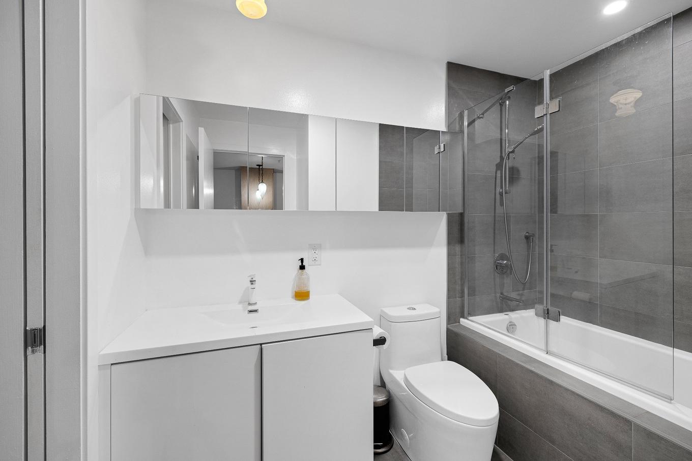 Bathroom - 218-1550 Rue Des Bassins, Montréal (Le Sud-Ouest), QC - Indoor Photo Showing Bathroom