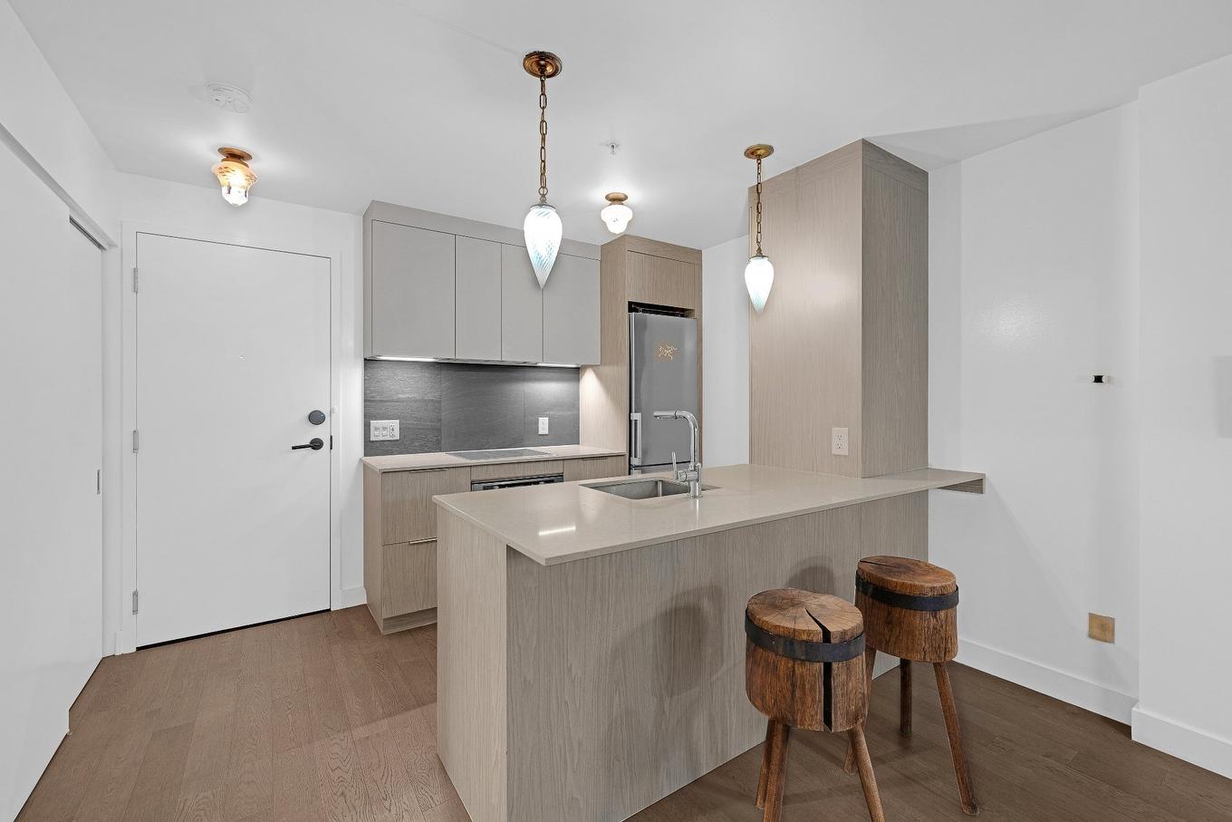 Kitchen - 218-1550 Rue Des Bassins, Montréal (Le Sud-Ouest), QC - Indoor Photo Showing Kitchen With Upgraded Kitchen