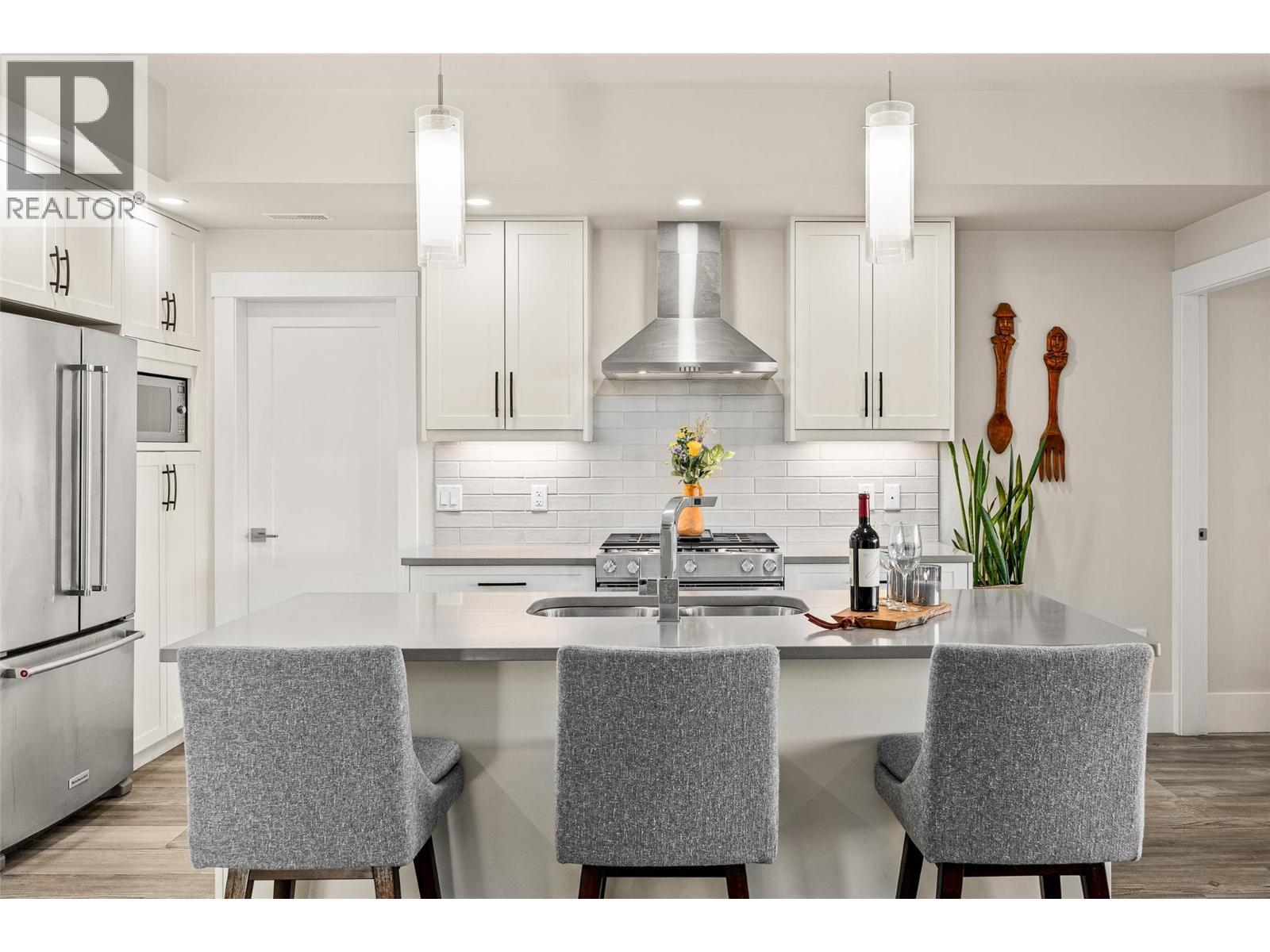 4000 Redstone Crescent Unit# 224, Peachland, BC - Indoor Photo Showing Kitchen With Double Sink With Upgraded Kitchen