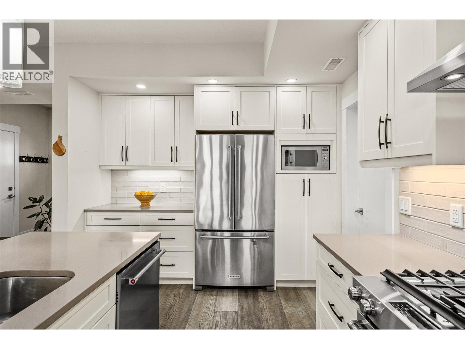 4000 Redstone Crescent Unit# 224, Peachland, BC - Indoor Photo Showing Kitchen With Upgraded Kitchen
