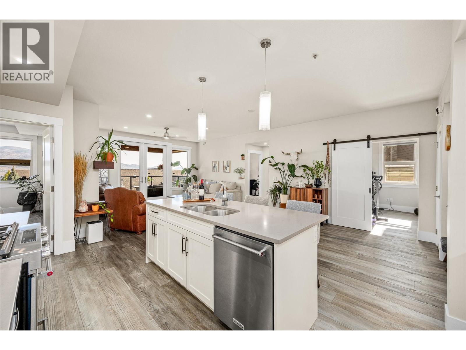 4000 Redstone Crescent Unit# 224, Peachland, BC - Indoor Photo Showing Kitchen With Double Sink With Upgraded Kitchen