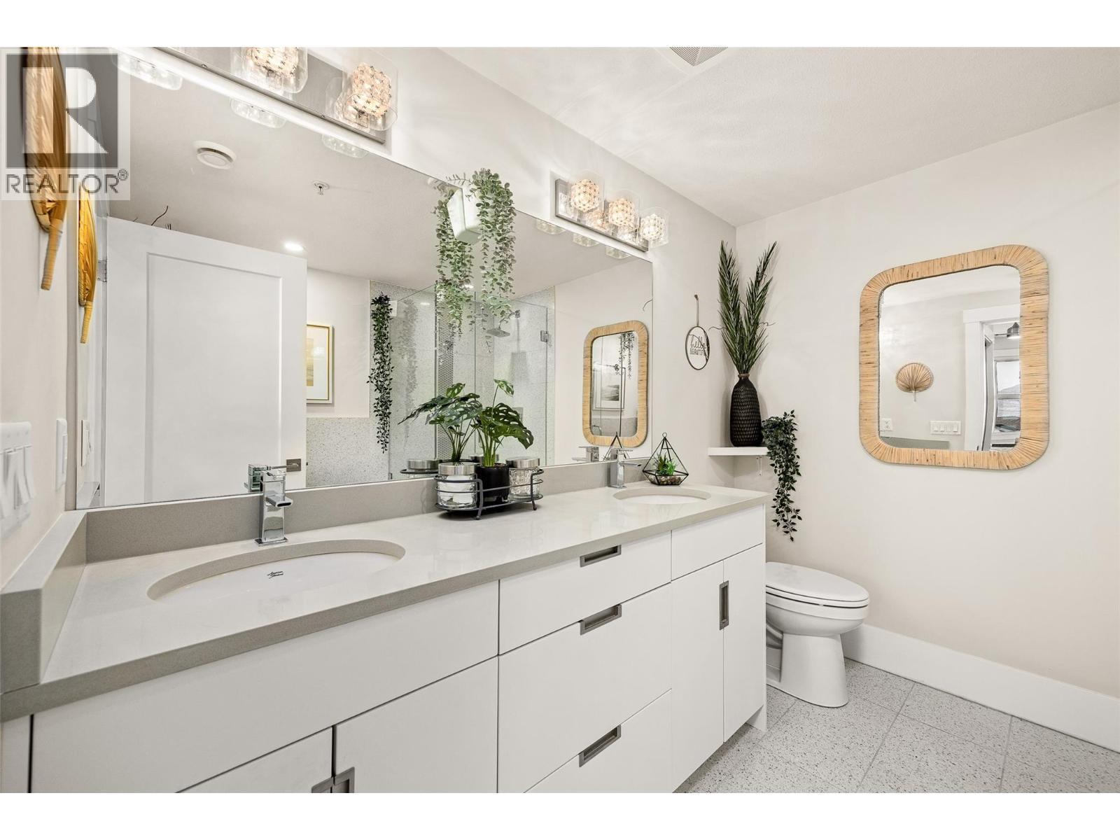 4000 Redstone Crescent Unit# 224, Peachland, BC - Indoor Photo Showing Bathroom