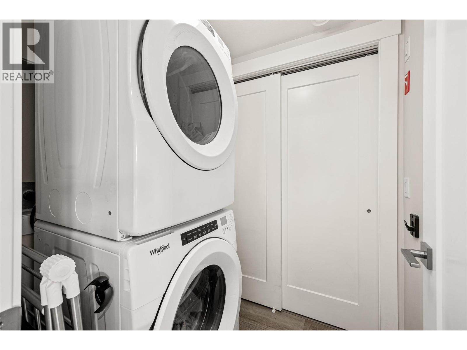 4000 Redstone Crescent Unit# 224, Peachland, BC - Indoor Photo Showing Laundry Room