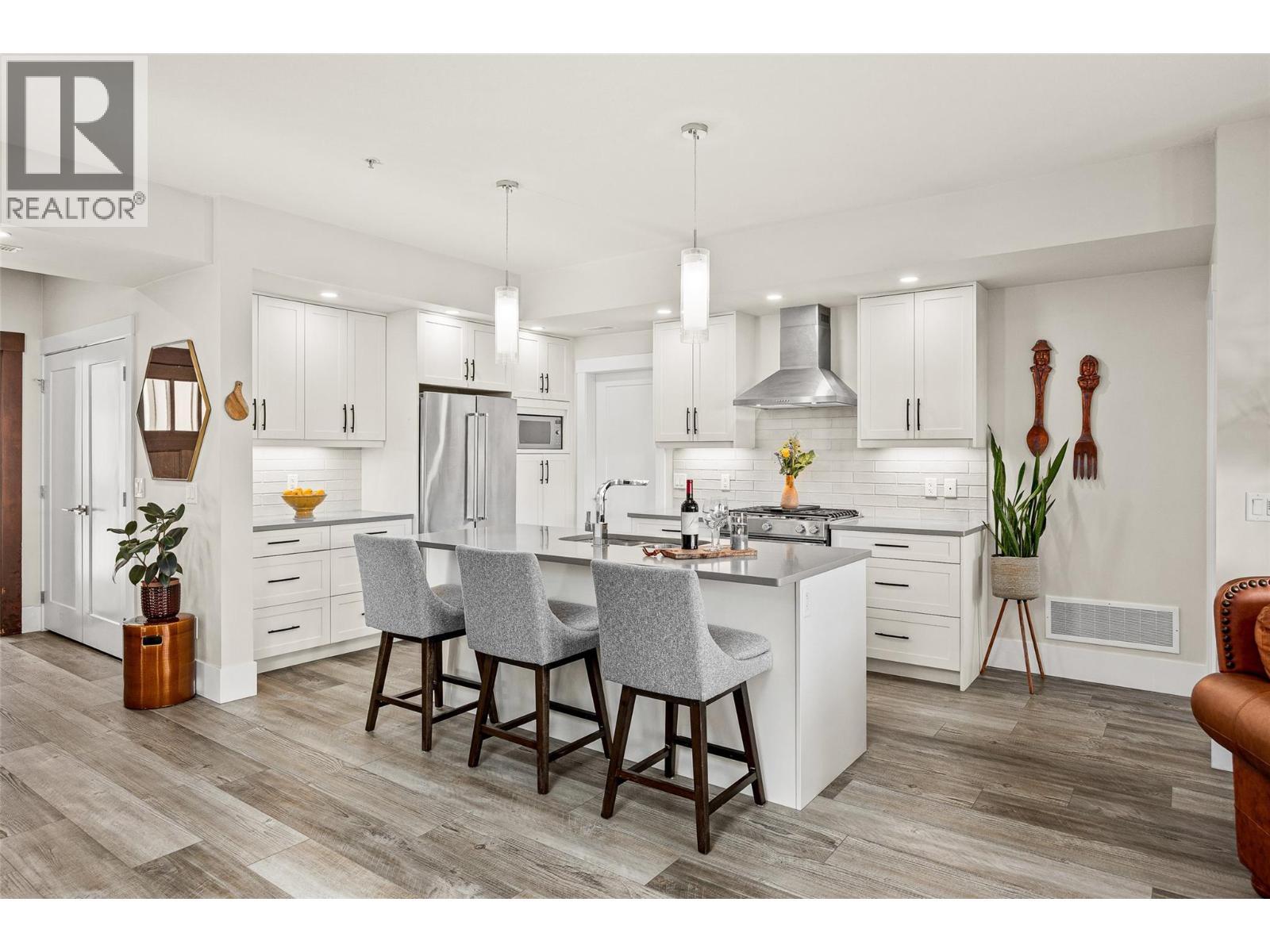 4000 Redstone Crescent Unit# 224, Peachland, BC - Indoor Photo Showing Kitchen With Upgraded Kitchen