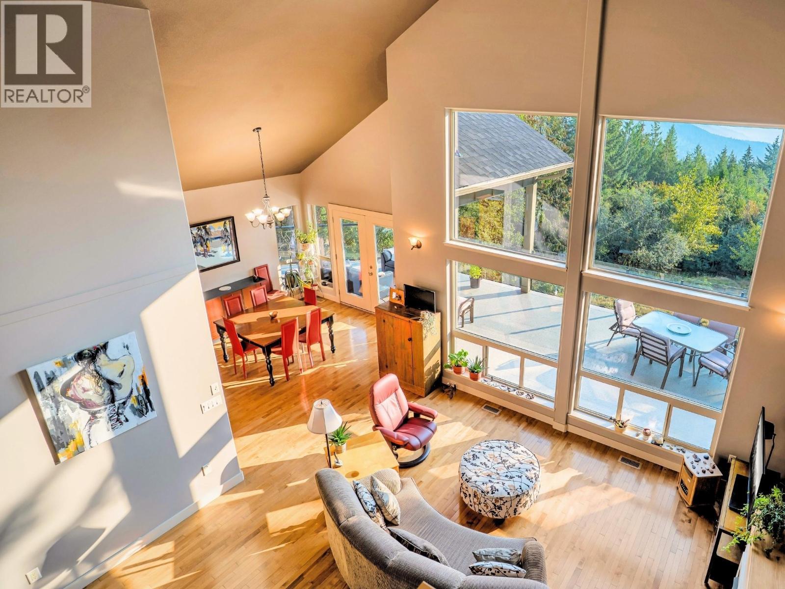 8130 Jackpine Road, Vernon, BC - Indoor