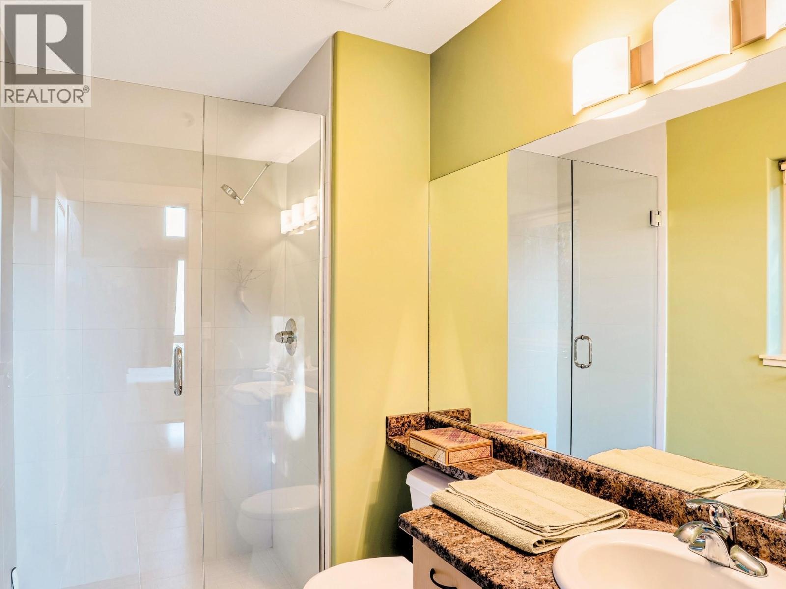 8130 Jackpine Road, Vernon, BC - Indoor Photo Showing Bathroom