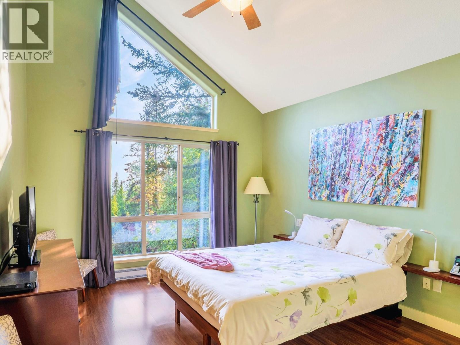 8130 Jackpine Road, Vernon, BC - Indoor Photo Showing Bedroom