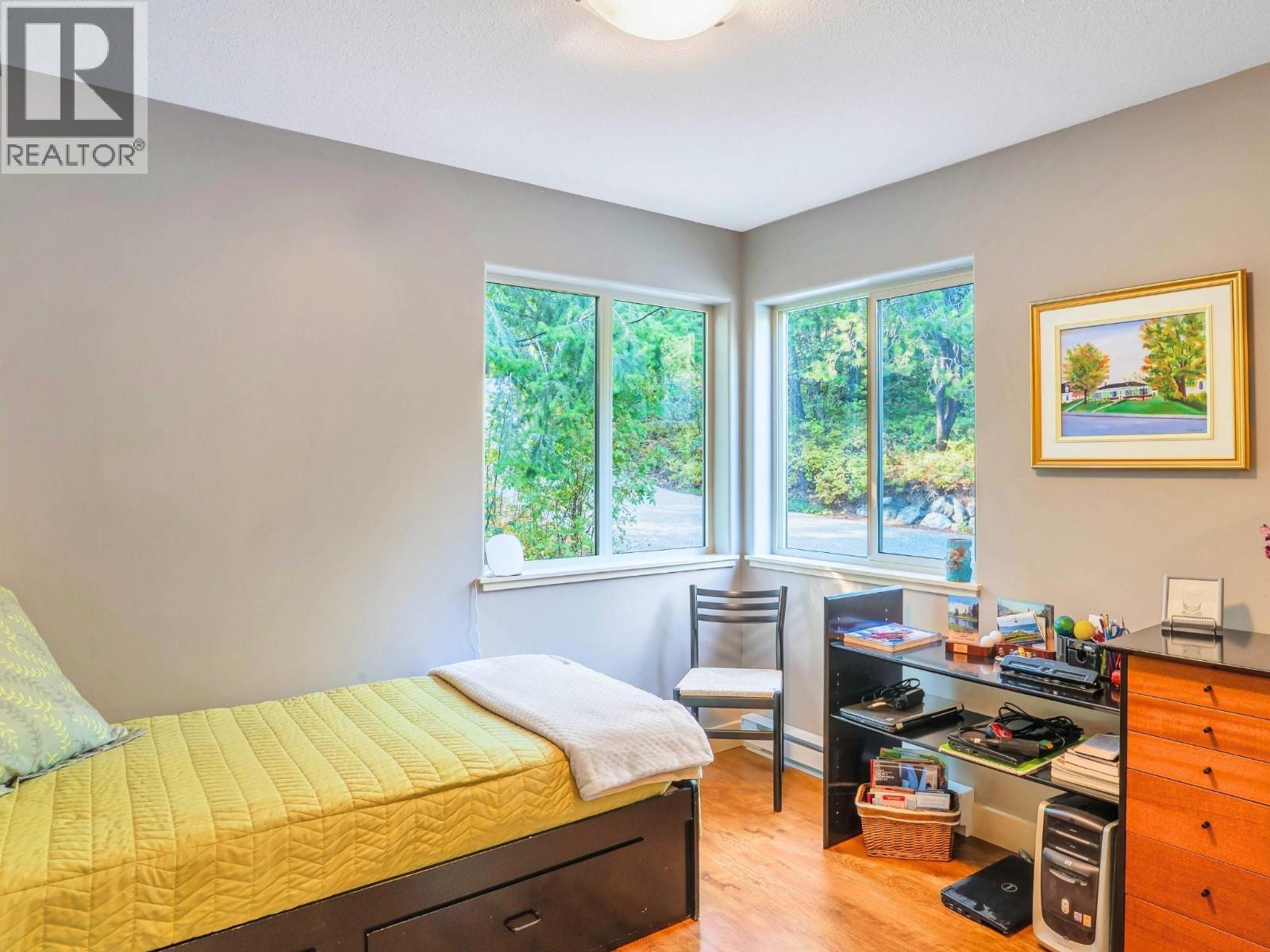 8130 Jackpine Road, Vernon, BC - Indoor Photo Showing Bedroom