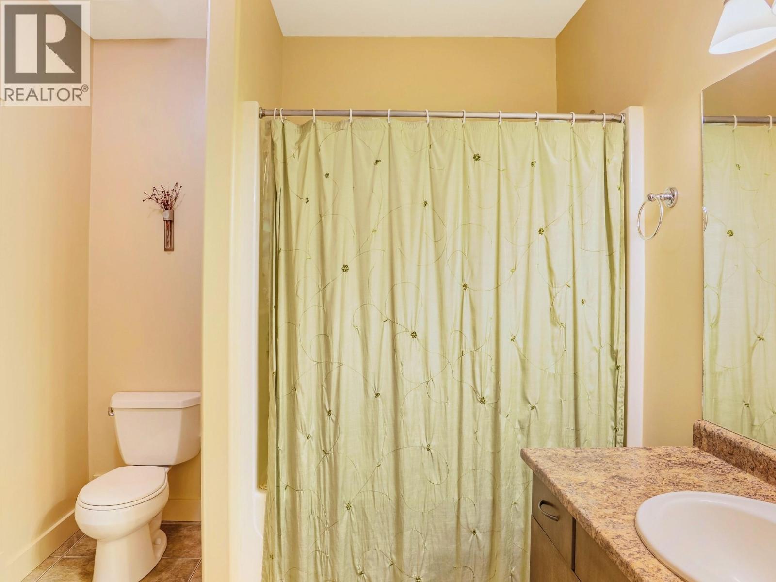 8130 Jackpine Road, Vernon, BC - Indoor Photo Showing Bathroom