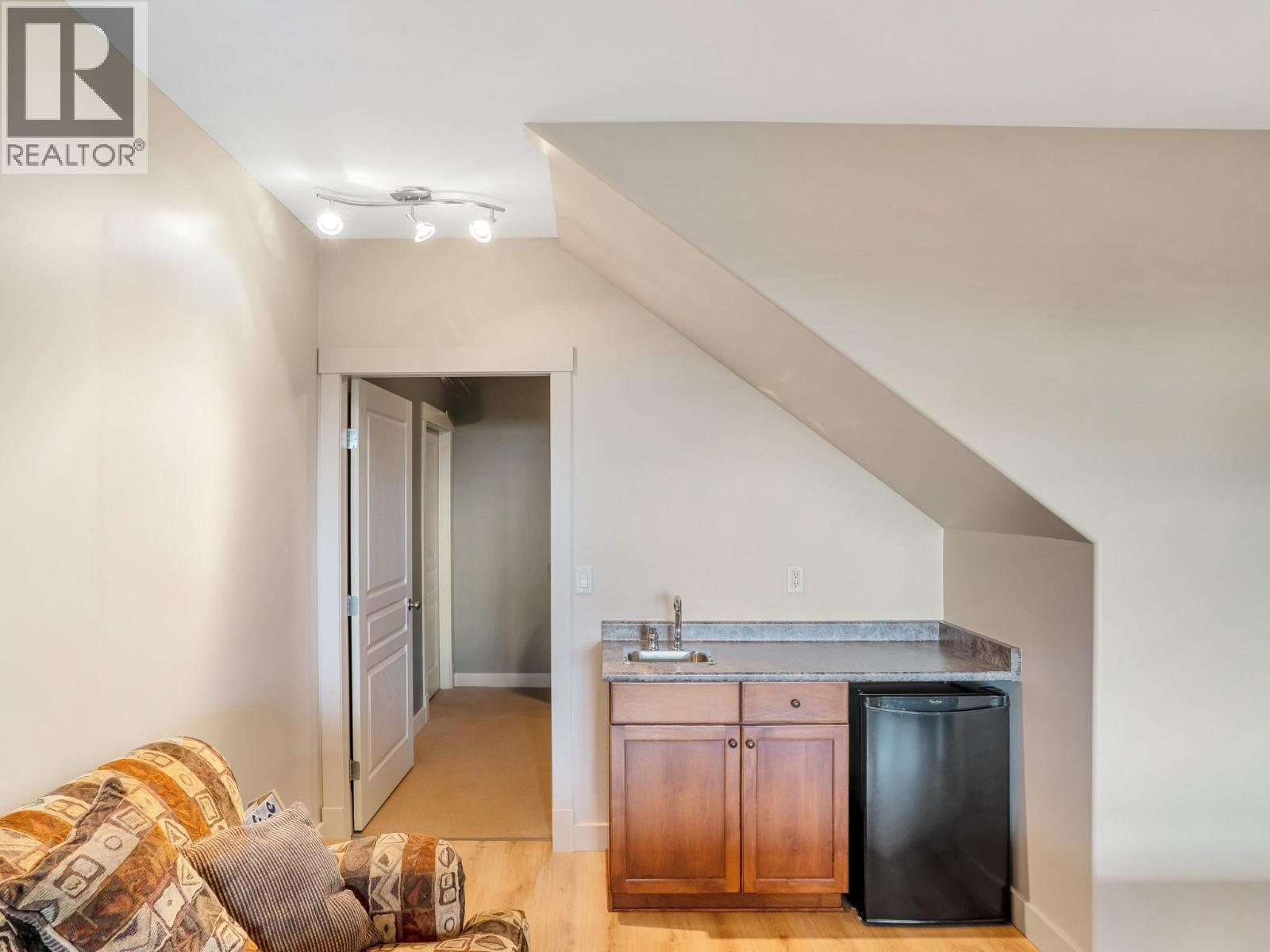 8130 Jackpine Road, Vernon, BC - Indoor