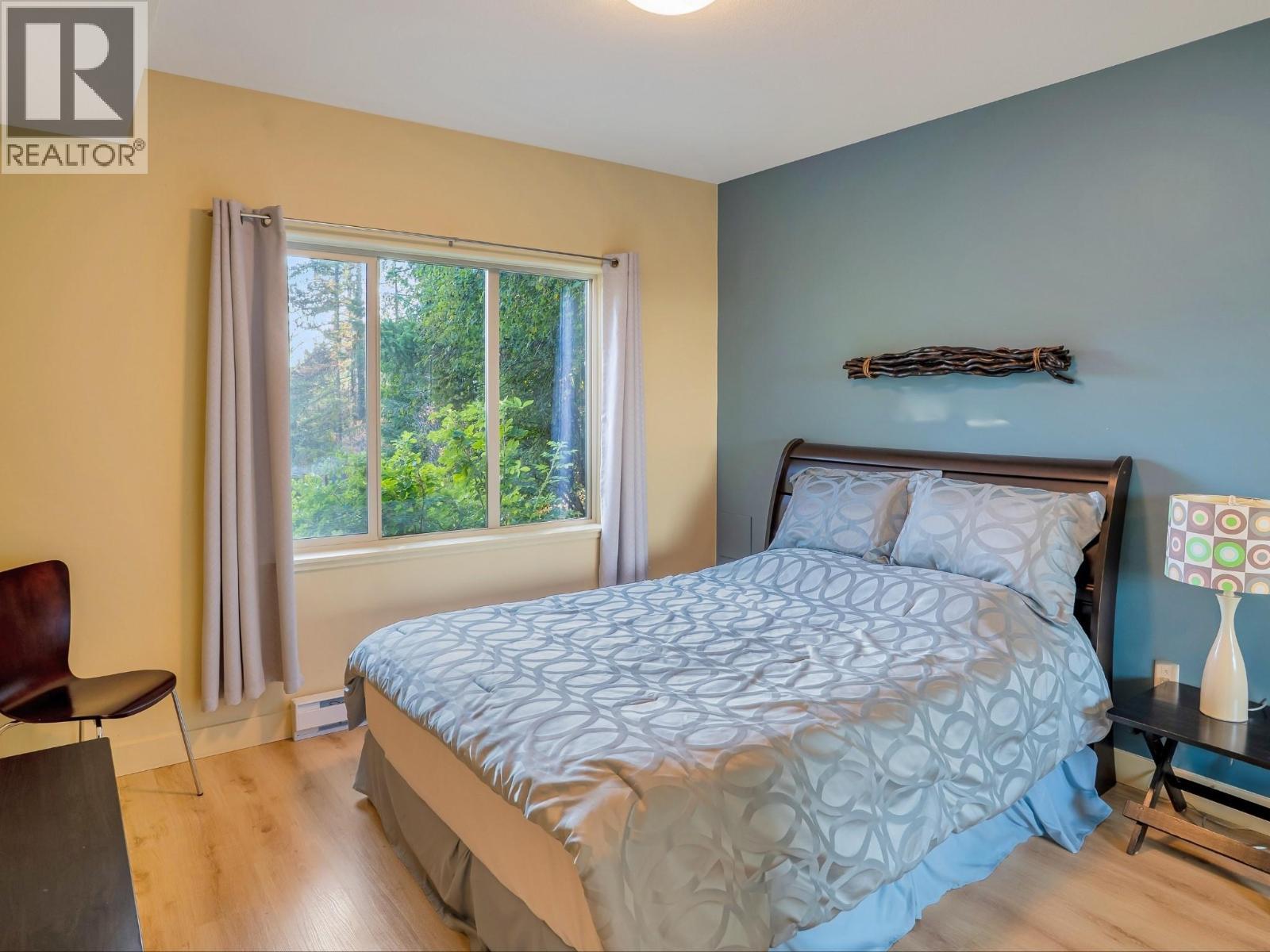 8130 Jackpine Road, Vernon, BC - Indoor Photo Showing Bedroom
