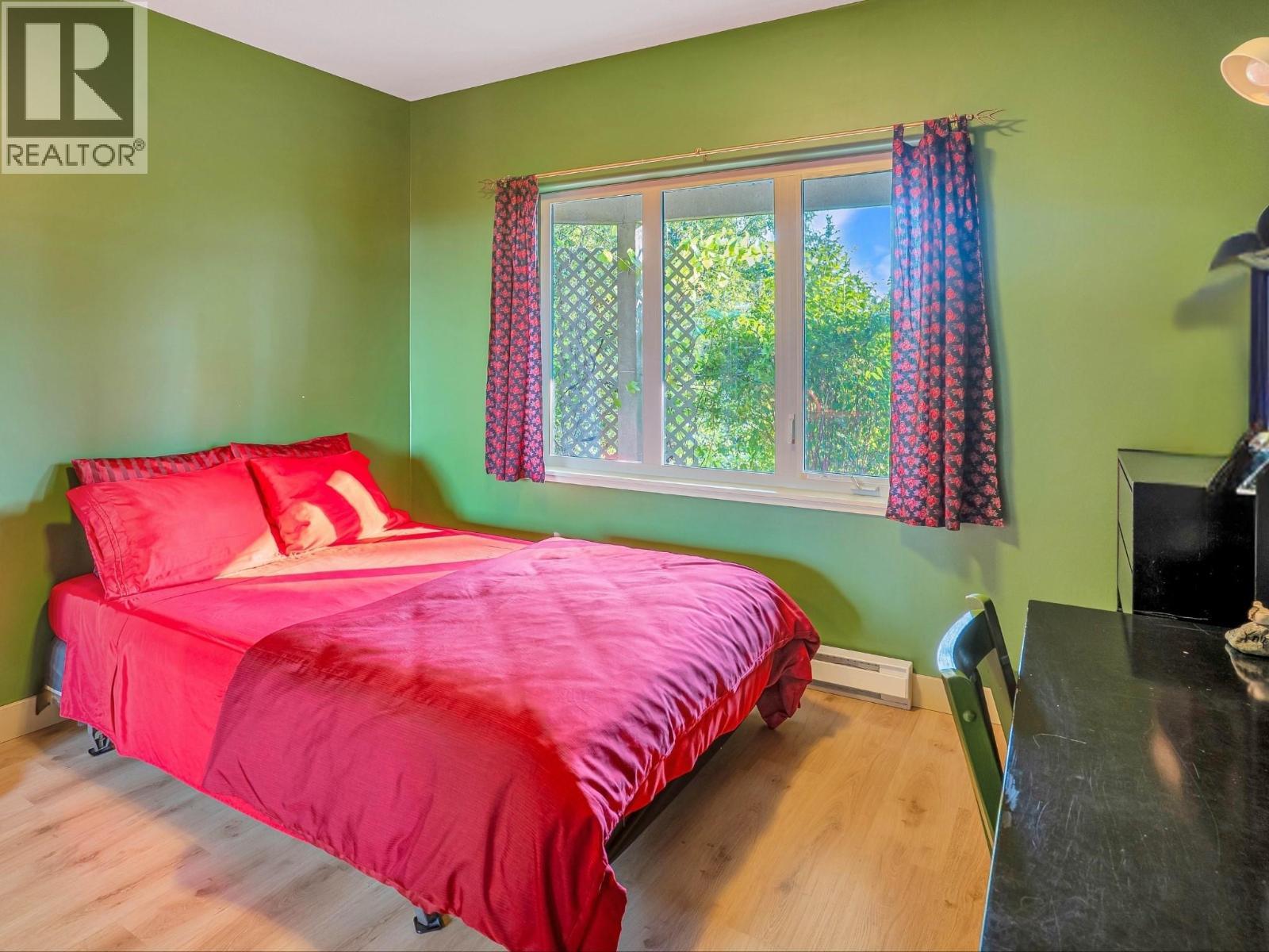 8130 Jackpine Road, Vernon, BC - Indoor Photo Showing Bedroom