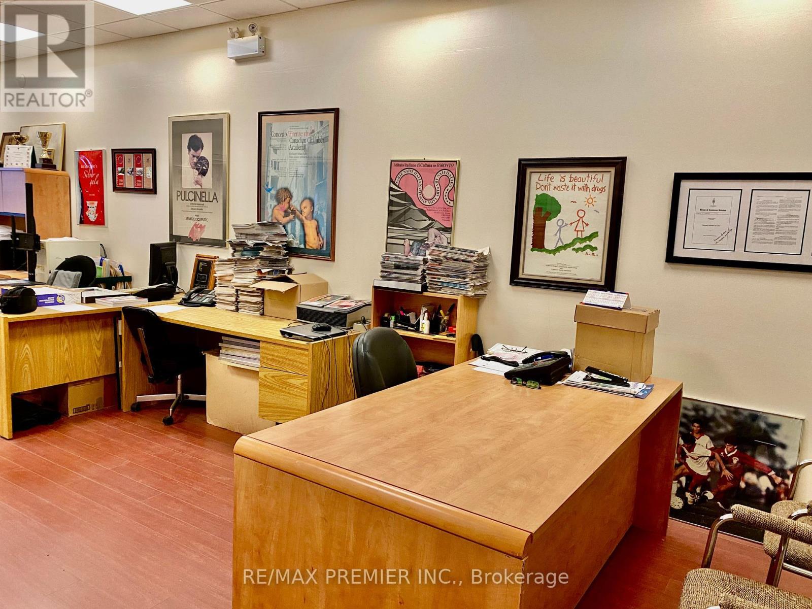 Au 8 & 9 - 140 Woodbridge Avenue, Vaughan, ON