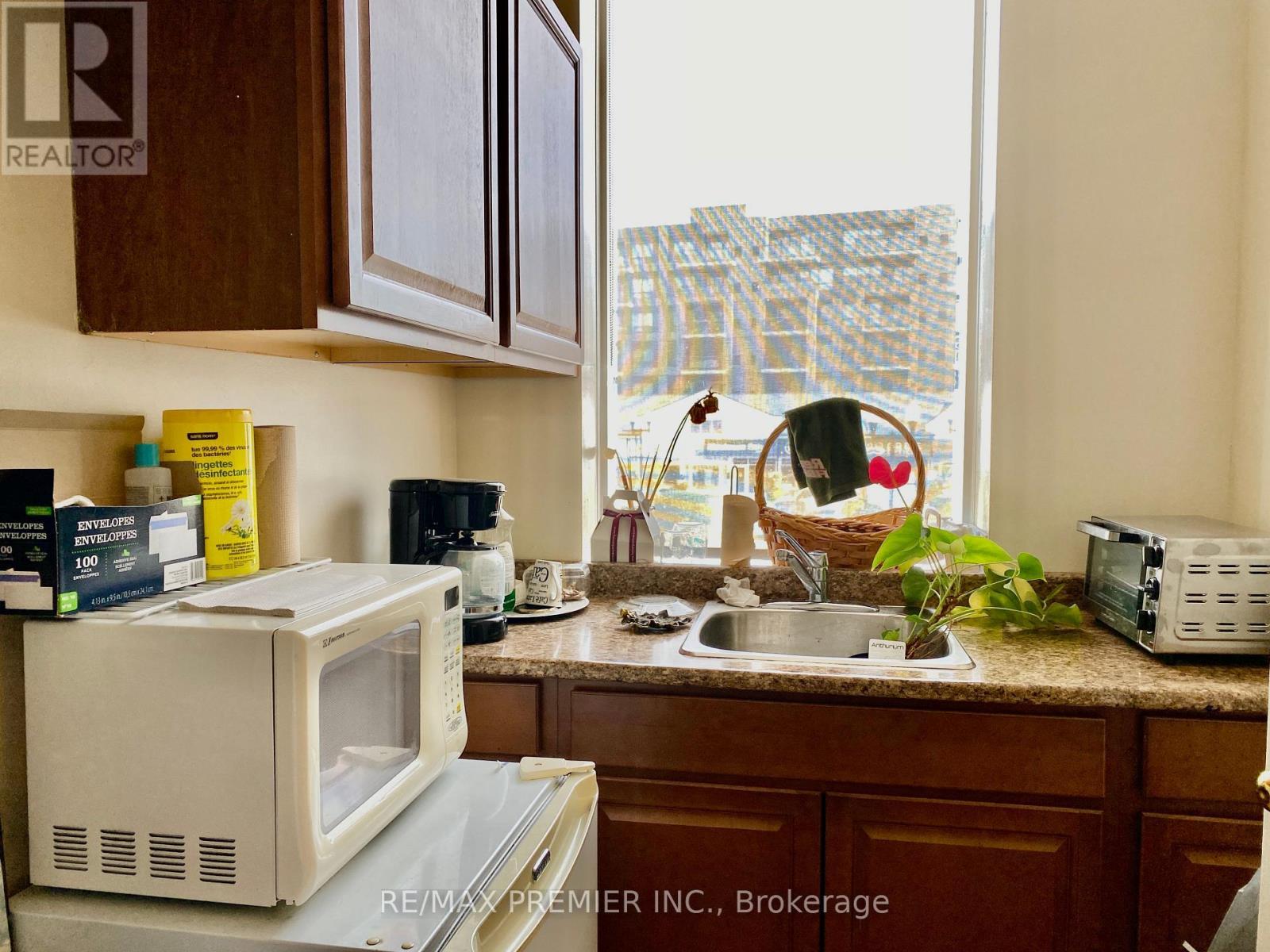 Au 8 & 9 - 140 Woodbridge Avenue, Vaughan, ON