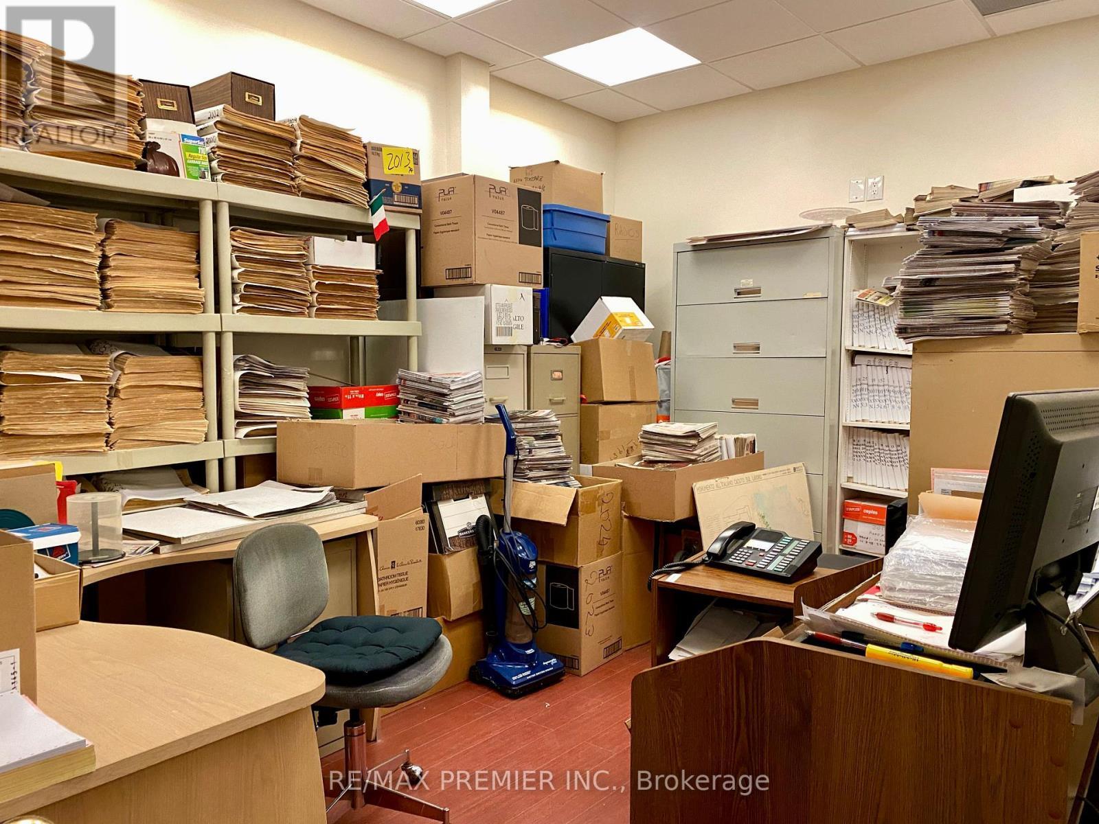 Au 8 & 9 - 140 Woodbridge Avenue, Vaughan, ON