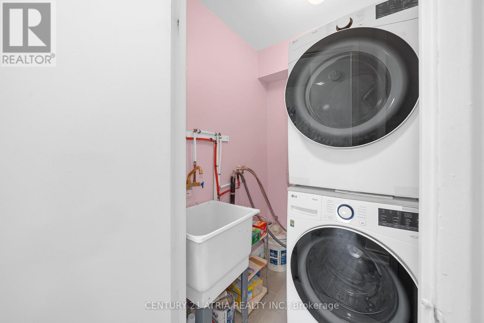 1102 - 10 Tobermory Drive, Toronto, ON - Indoor Photo Showing Laundry Room