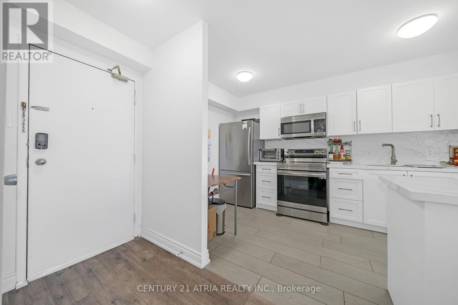1102 - 10 Tobermory Drive, Toronto, ON - Indoor Photo Showing Kitchen