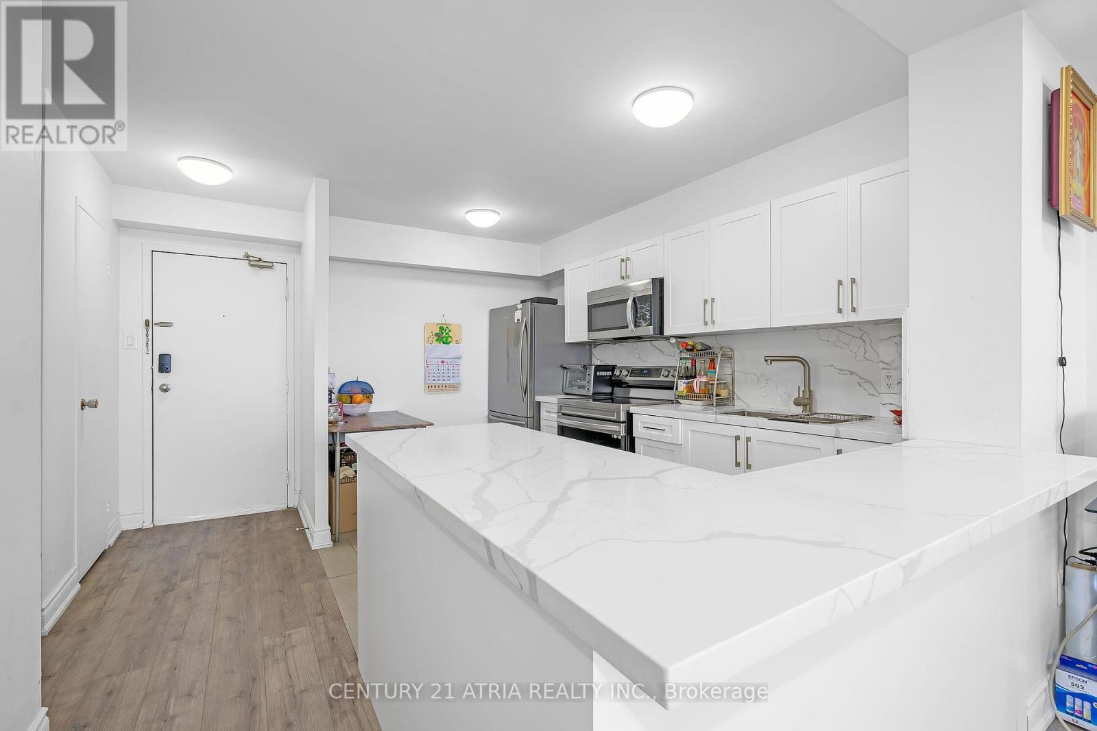 1102 - 10 Tobermory Drive, Toronto, ON - Indoor Photo Showing Kitchen With Upgraded Kitchen
