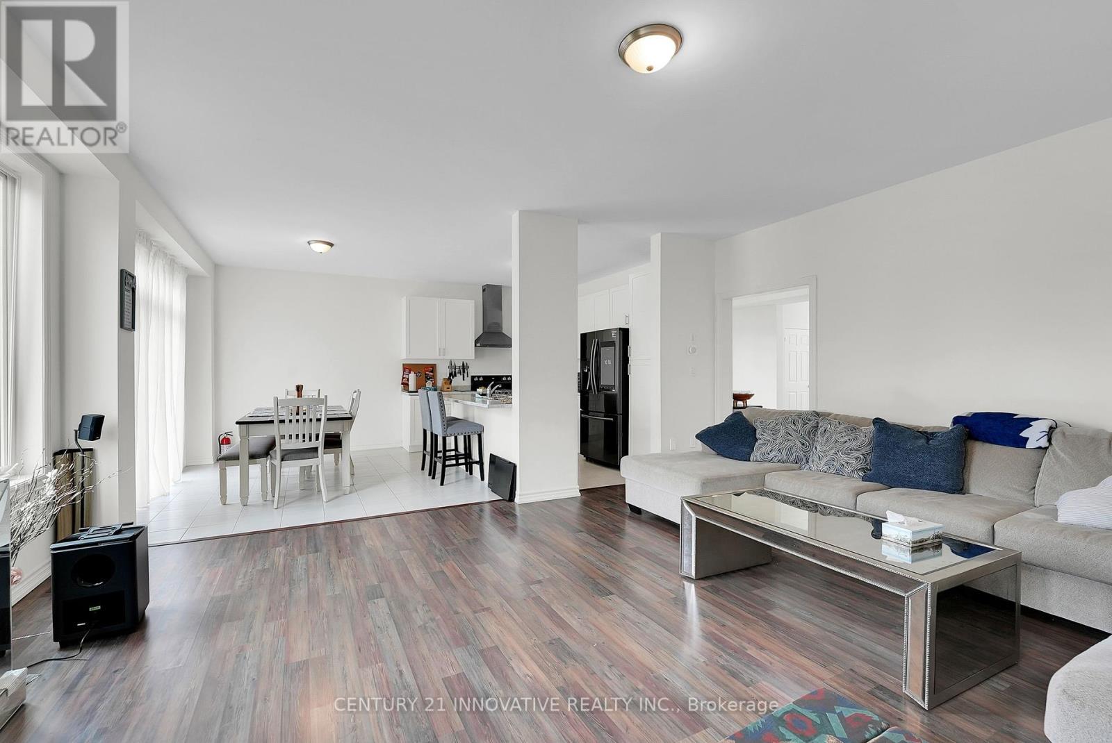 1450 Sharon Drive, Fort Erie, ON - Indoor Photo Showing Living Room